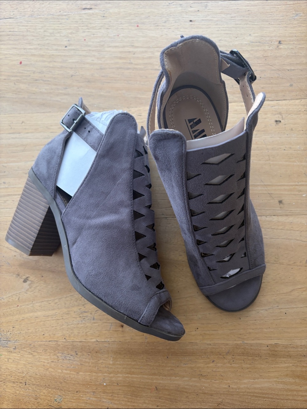 Bella Vita Gray Cutout Peep-Toe Slingback Heels